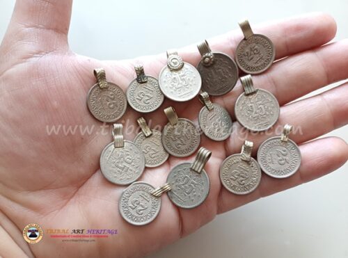 Kuchi Vintage 25 cents Small Coins - Image 4